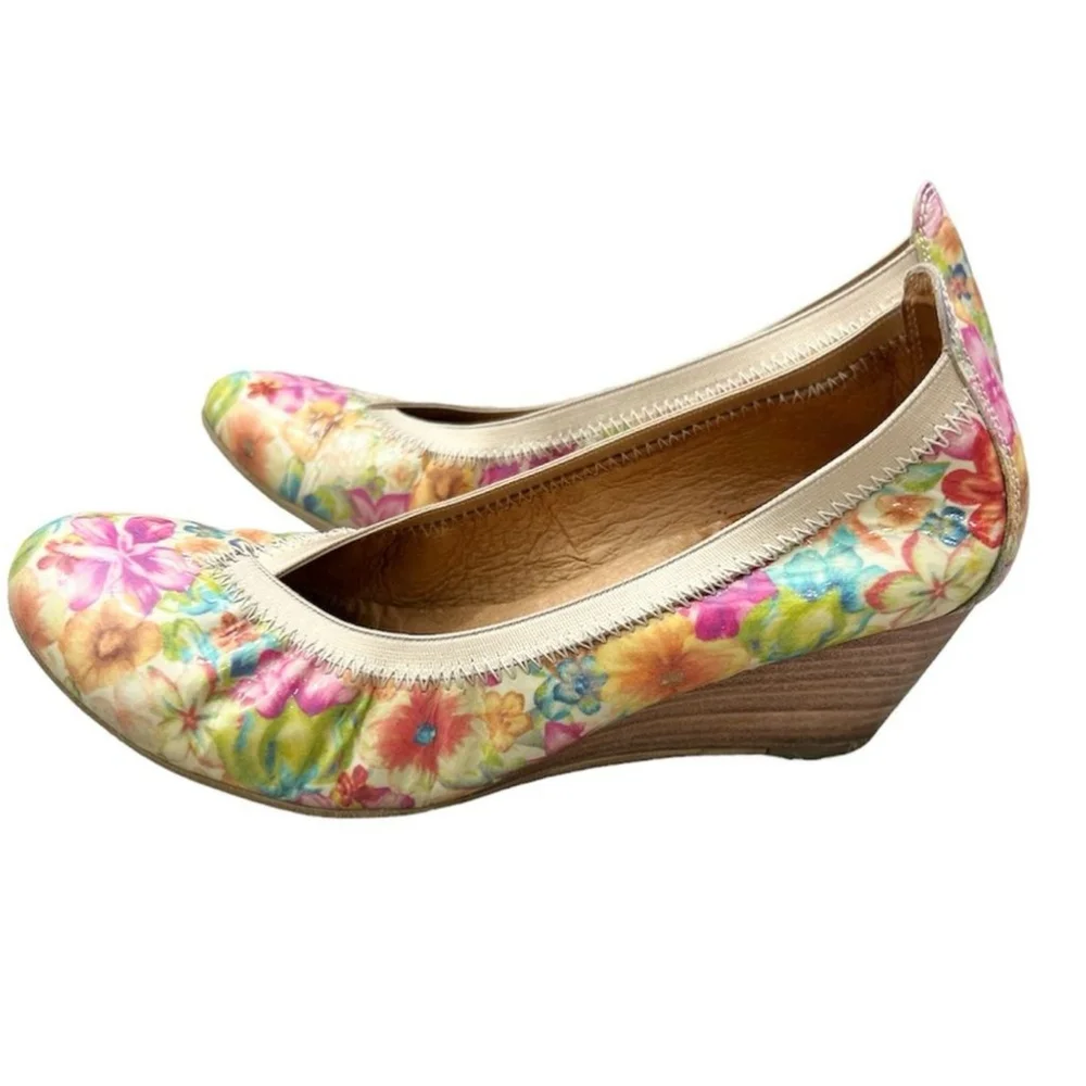 Hispanitas floral patent leather wedge heels EU 36